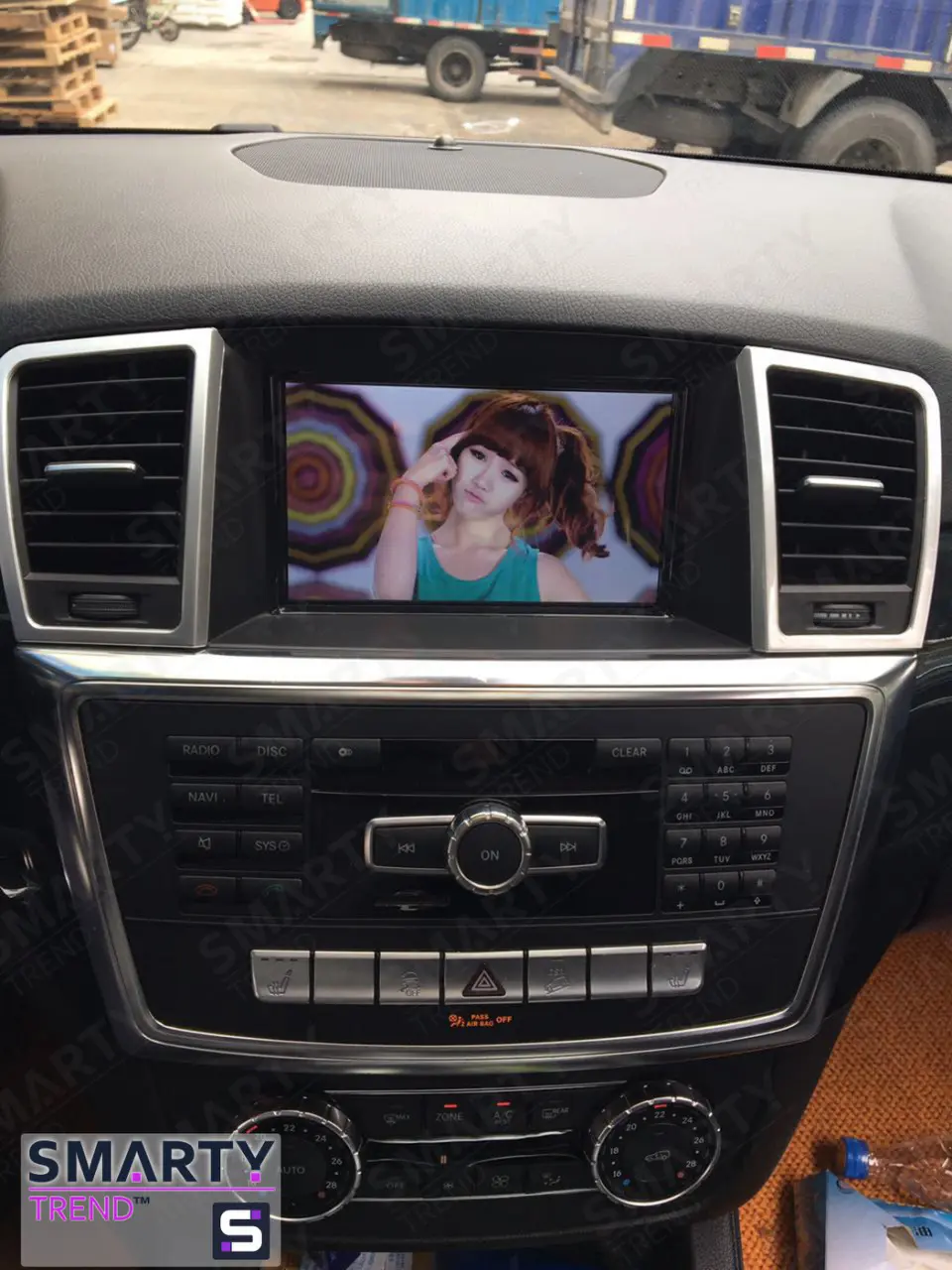 SMARTY Trend head unit for Mercedes Benz GL-Class.